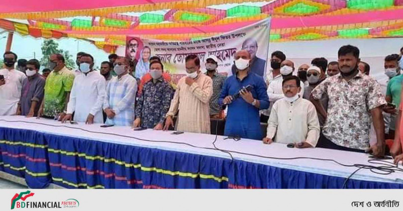 ভোলায় পবিত্র ঈদ-ঊল ফিতর উপলক্ষে খাদ্য সামগ্রী বিতরণ করেন তোফায়েল আহমেদ এমপি