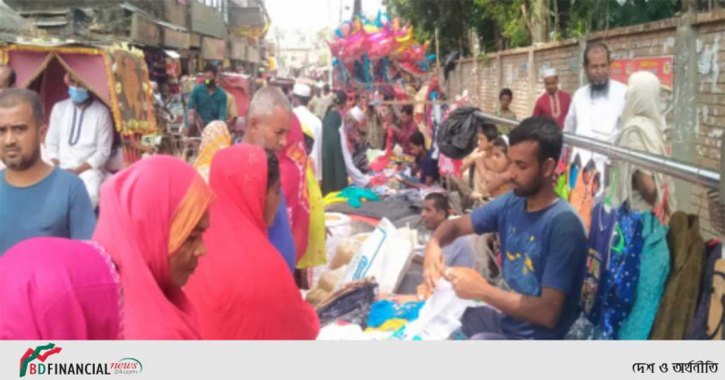 ময়মনসিংহে জমে উঠেছে “গরীবের ঈদ বাজার”