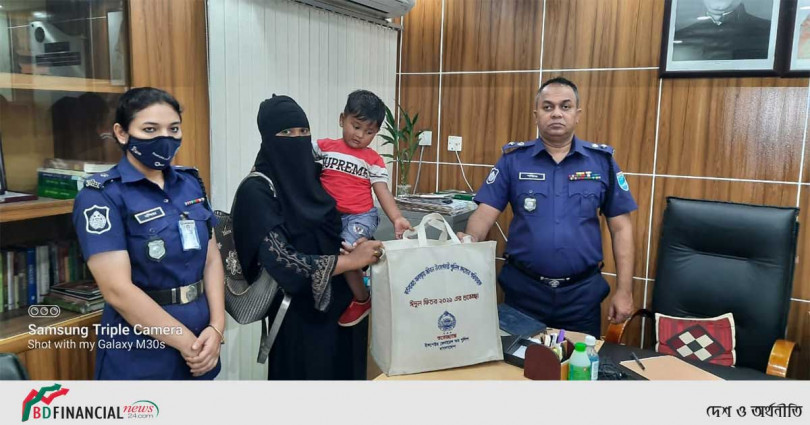 আইজিপির উপহার পৌছে দিলেন গাজীপুরের পুলিশ সুপার