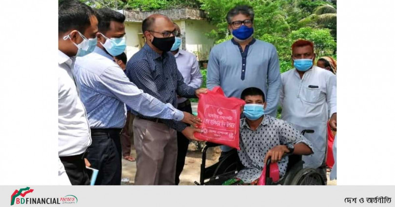 ১০০০ পরিবারের কাছে প্রধানমন্ত্রীর উপহার পৌছে দিলেন বরগুনার জেলা প্রশাসক