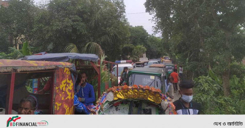 আড়াইহাজারে তীব্র যানজট