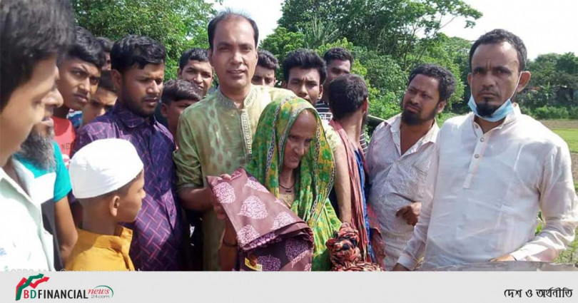 অসহায় মানুষের মাঝে ঈদ সামগ্রী বিতরণ করেন বিশনন্দী ইউনিয়ন পরিষদের চেয়ারম্যান