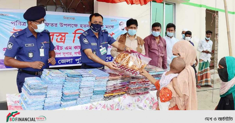হতদরিদ্র মানুষের মাঝে ঈদ বস্ত্র বিতরণ করেন লক্ষ্মীপুরের পুলিশ সুপার