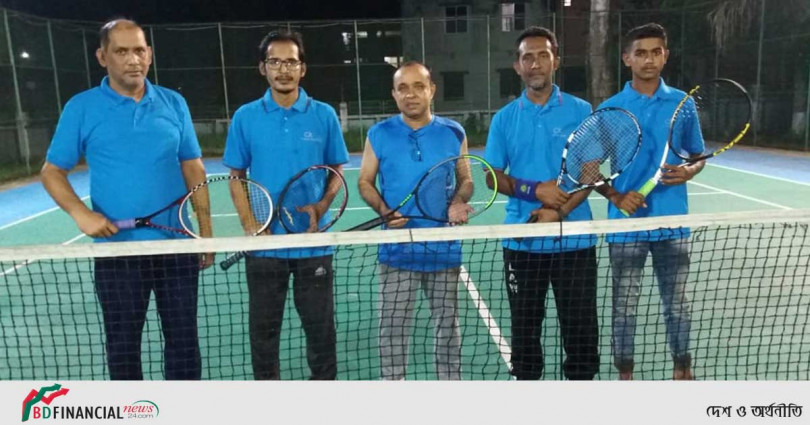 শরীয়তপুর টেনিস ক্লাবের সদস্যদের মাঝে টি-শার্ট প্রদান করলেন পুলিশ সুপার