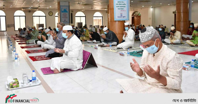 রাজারবাগে ঈদের নামাজ আদায় করলেন আইজিপি
