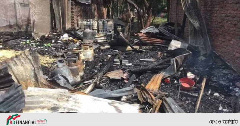 দৌলতখান বাজারে ভয়াবহ অগ্নিকাণ্ডে ৬ টি দোকান পুড়ে ছাঁই, দেড় কোটি টাকার ক্ষয়ক্ষতি