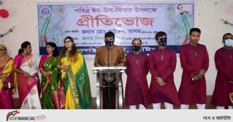 কুষ্টিয়ায় আনন্দঘন পরিবেশে স্বাস্থ্যবিধি মেনে ঈদ উদযাপন করলো পুলিশ পরিবারের সদস্যরা