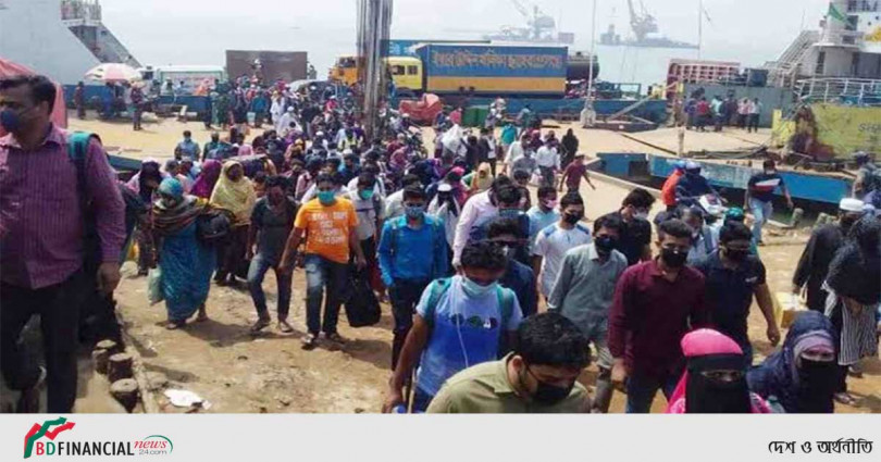 ঈদের ছুটি শেষে রাজধানীমুখী মানুষ