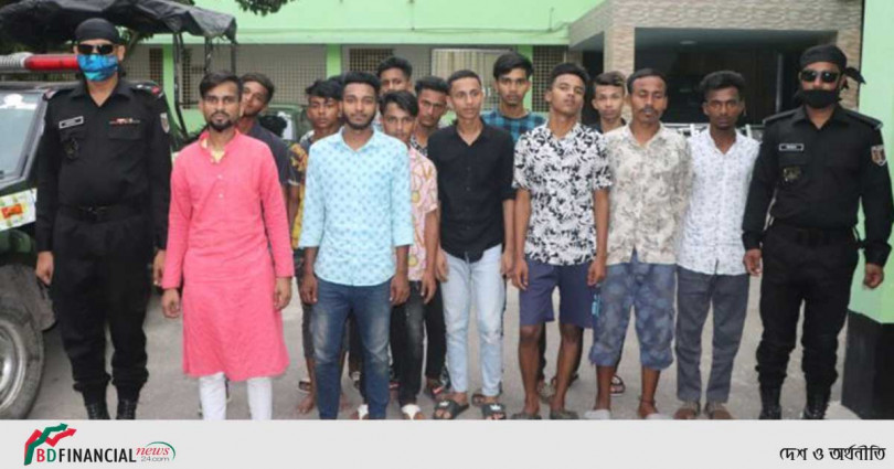 আশুলিয়া ও রাজধানীর শাহ আলী এলাকা থেকে কিশোর গ্যাং এর ১৮ সদস্যকে গ্রেফতার করেছে র্যাব-৪