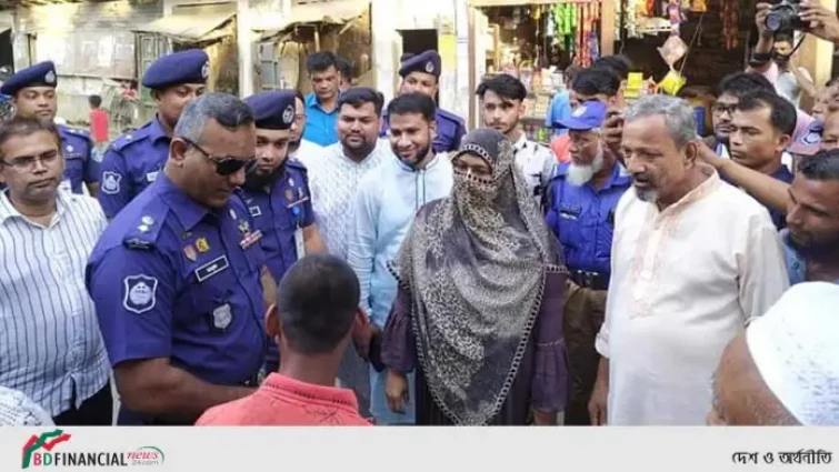 লক্ষ্মীপুরে ডাকাত আতঙ্কিত এলাকায় ছুটে গেলেন এসপি