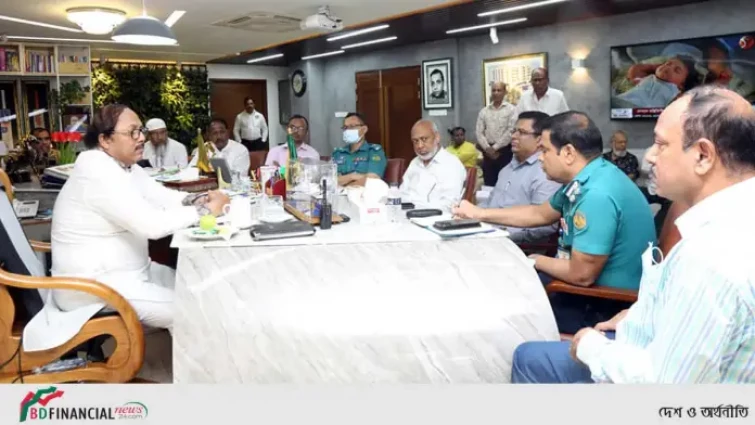 রাসিক মেয়র ও প্রশাসনের উর্ধ্বতন কর্মকর্তা ও বাস মালিক-শ্রমিক নেতৃবৃন্দের সভা