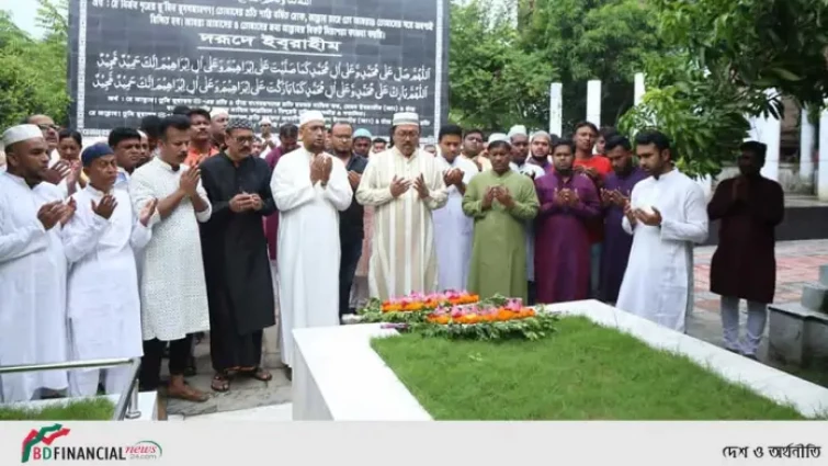 শহীদ কামারুজ্জামান হেনা ও মরহুমা জাহানারা জামানের কবর জিয়ারত করলেন মেয়র এ.এইচ.এম খায়রুজ্জামান লিটন