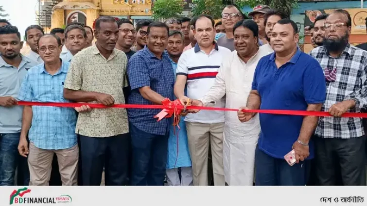 ময়মনসিংহে বসল পুরাতন গাড়ির হাট