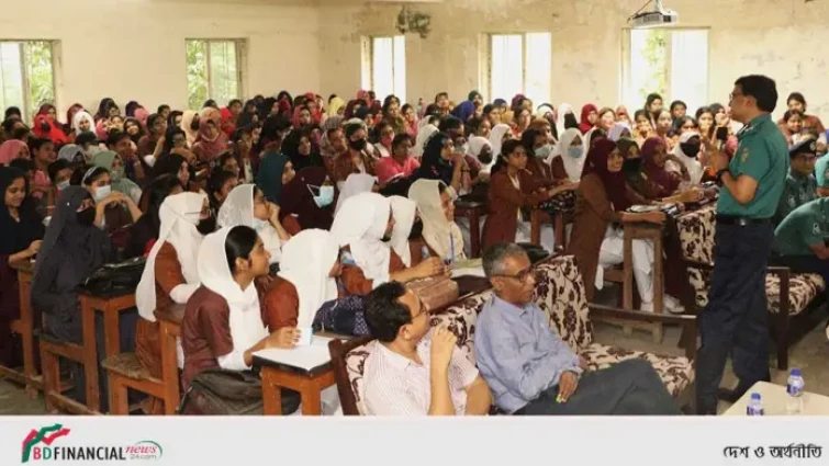 শিক্ষার্থীদের সাথে বিএমপি কমিশনারের মতবিনিময়