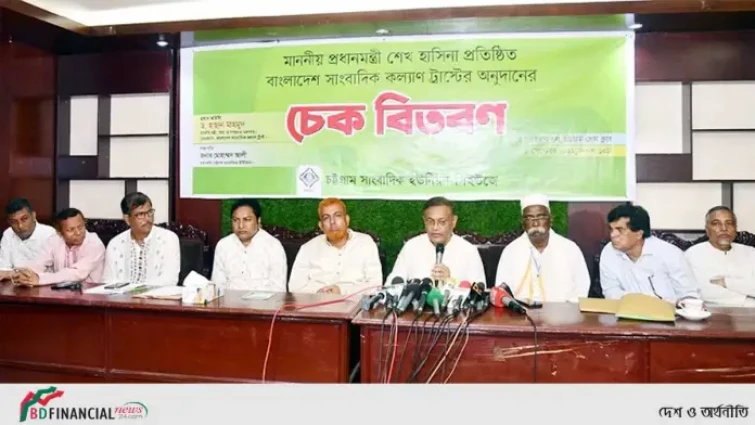 বাংলাদেশের সঙ্গে ভারতের সম্পর্ক বন্ধুত্বের: তথ্যমন্ত্রী