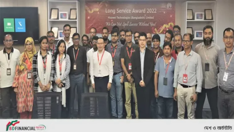 হুয়াওয়েকে এগিয়ে রাখার জন্য সংবর্ধনা পেল অভিজ্ঞ কর্মীরা