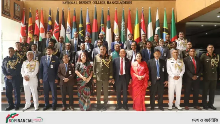 ন্যাশনাল ডিফেন্স কলেজ-এ ক্যাপস্টোন কোর্স এর সনদ বিতরণ