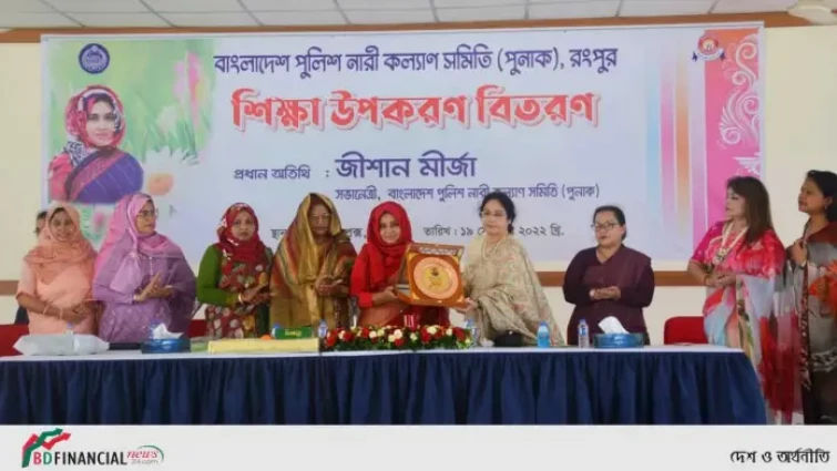 রংপুরে সুবিধাভোগীদের মাঝে শিক্ষা উপকরণ বিতরণ করলেন পুনাক সভানেত্রী জীশান মীর্জা