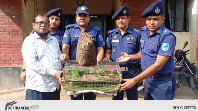 বিদেশি প্রজাতির ১৫ পাখি ও হনুমানসহ পাচারকারী গ্রেফতার