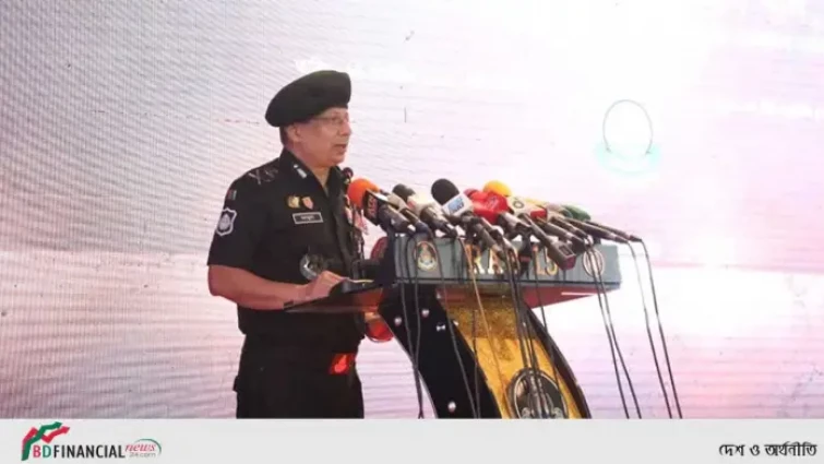 শুধু অভিযান নয়, মানবিক সহায়তা দিয়ে অপরাধ নির্মূলে কাজ করছে র্যাব