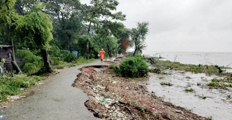 নিম্নচাপ হয়ে বাংলাদেশ ছেড়েছে ‘সিত্রাং’, উন্নতির দিকে পরিস্থিতি
