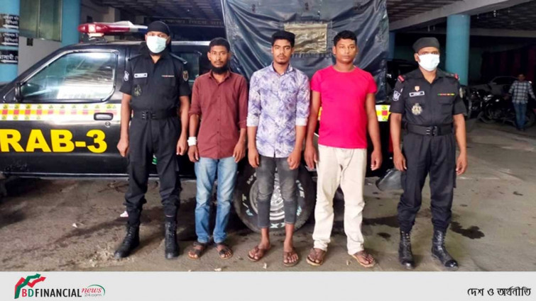 না’গঞ্জে ৬৯৮ বোতল ফেনসিডিল ও ১০ কেজি গাঁজাসহ গ্রেফতার ৩