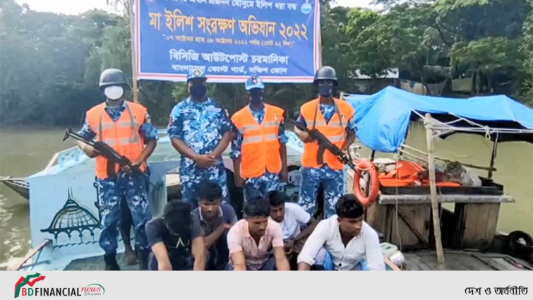 নিষেধাজ্ঞা অমান্য করে ইলিশ শিকার, ১৮ জেলে আটক