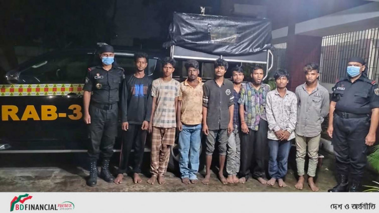 রাজধানীতে বিদ্যুৎহীন রাতে ছিনতাই, আটক ২৪