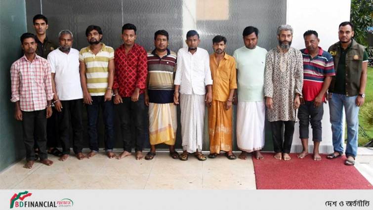 বিমানবন্দরে জব্দ সোনার বার বিক্রির কথা বলে ১১ কোটি টাকা আত্মসাৎ