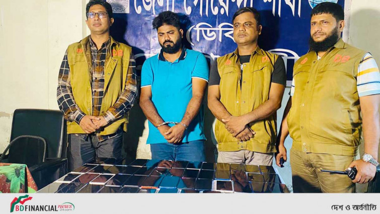 বাংলাদেশের চোরাই মোবাইল ভারতে বিক্রি করে সাফায়েত
