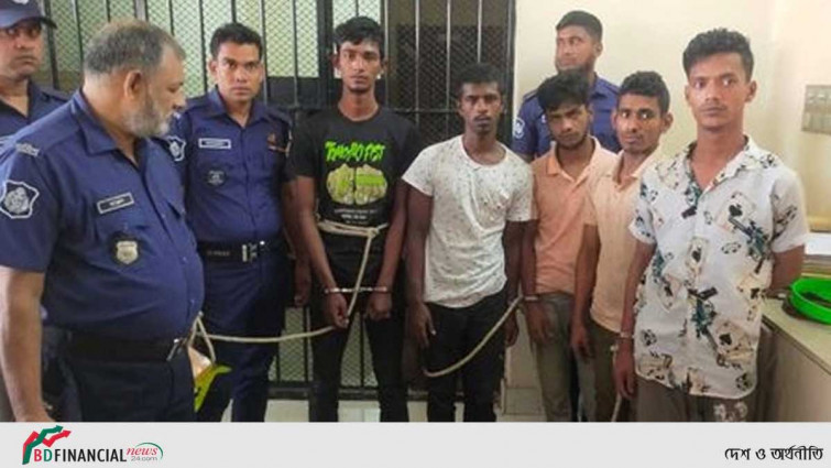 কমলাপুর স্টেশনে ট্রেনে কিশোরীকে সংঘবদ্ধ ধর্ষণ, গ্রেফতার ৫