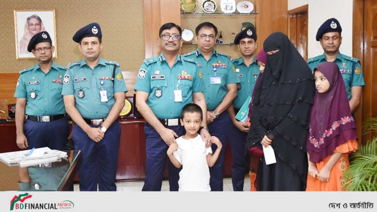 সড়ক দুর্ঘটনায় নিহত ইন্সপেক্টরের পরিবারকে ৩৫ লাখ টাকা দিলো ডিএমপি