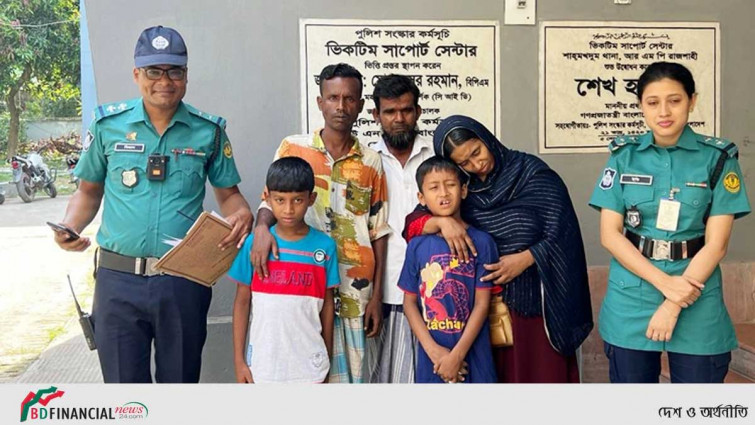 ট্রেনে চড়ে রাজশাহীতে দুই শিশু, মায়ের কোলে ফিরিয়ে দিল পুলিশ