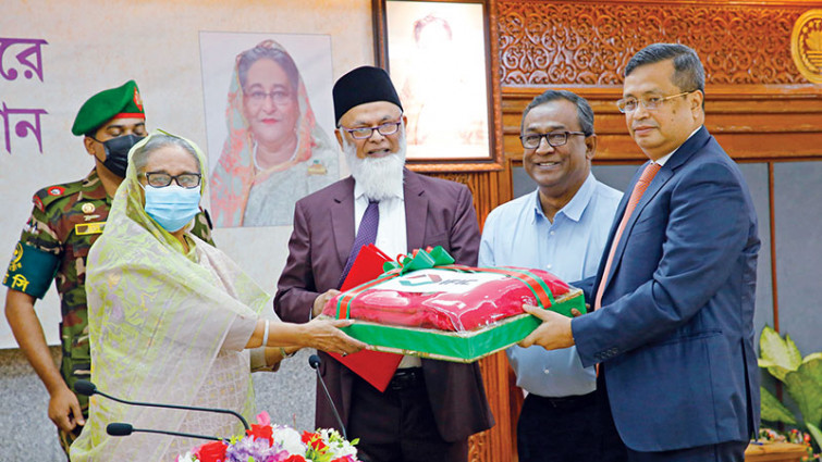 প্রধানমন্ত্রীর ত্রাণ তহবিলে কম্বল প্রদান : আইএফআইসি ব্যাংক