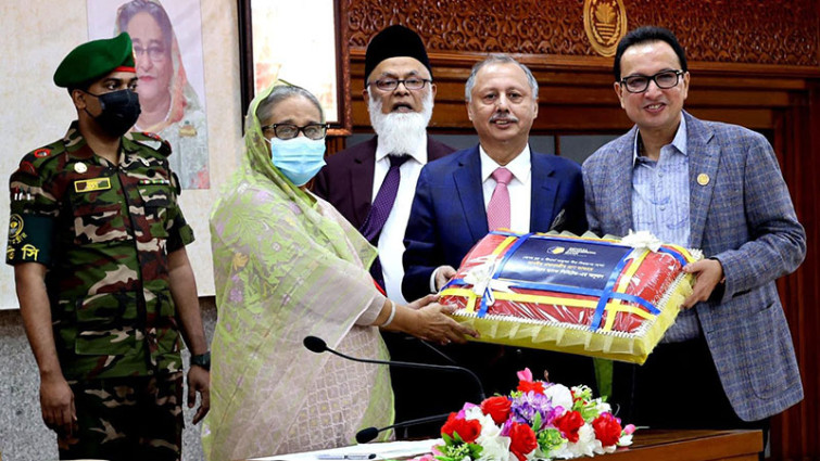 প্রধানমন্ত্রীর ত্রাণ তহবিলে কম্বল প্রদান : বেঙ্গল কমার্শিয়াল ব্যাংক