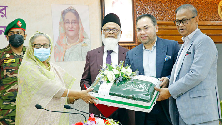 প্রধানমন্ত্রীর ত্রাণ তহবিলে কম্বল প্রদান : আল-আরাফাহ্ ইসলামী ব্যাংক