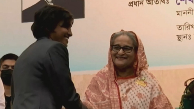 সাফজয়ী মেয়েদের ৫ লাখ টাকা করে দিলেন প্রধানমন্ত্রী