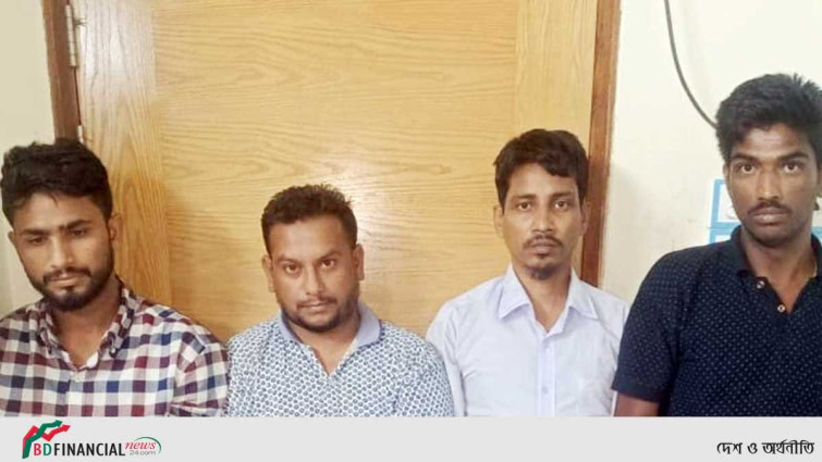 রাজধানীতে বাসে ইয়াবা বহন, ৪ কারবারি গ্রেফতার