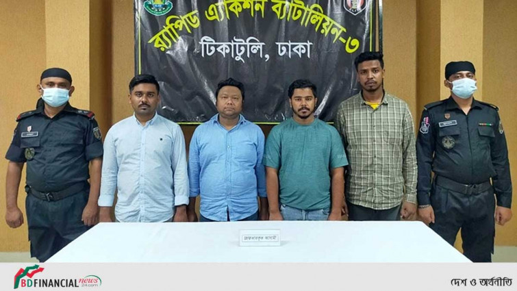অবৈধ কলসেন্টার থেকে টেলিযোগাযোগ সরঞ্জামসহ গ্রেফতার ৮
