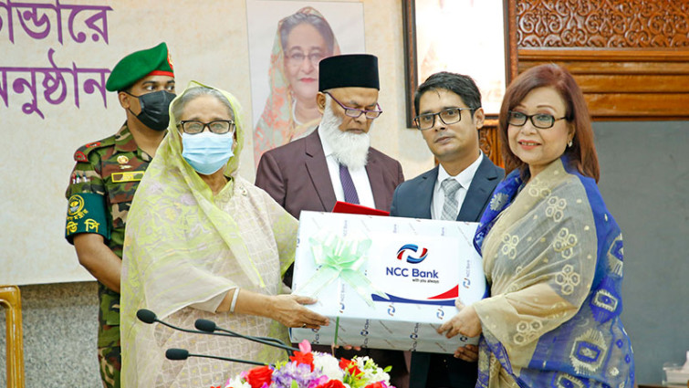 প্রধানমন্ত্রীর ত্রাণ তহবিলে কম্বল প্রদান : এনসিসি ব্যাংক