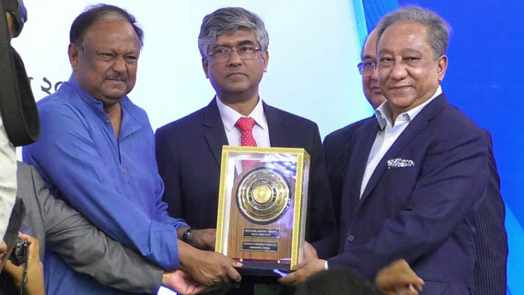 জাতীয় রফতানি ট্রফি পেল ৭১ প্রতিষ্ঠান