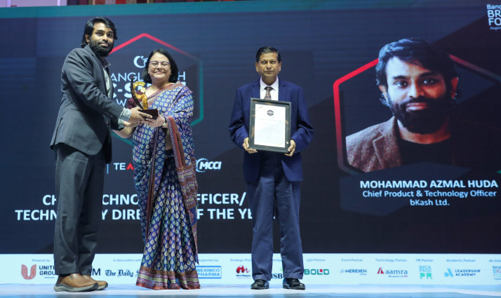 ‘চিফ টেকনোলজি অফিসার অব দ্য ইয়ার’ সম্মাননা পেলেন  বিকাশের সিপিটিও আজমল হুদা
