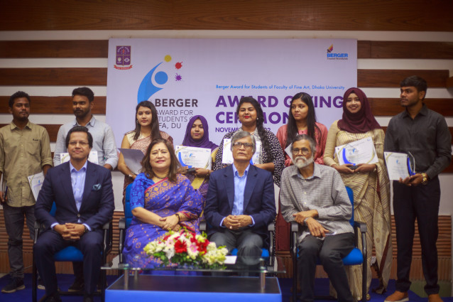 ঢাবি চারুকলা অনুষদের মেধাবী শিক্ষার্থীদের পুরস্কৃত করলো বার্জার