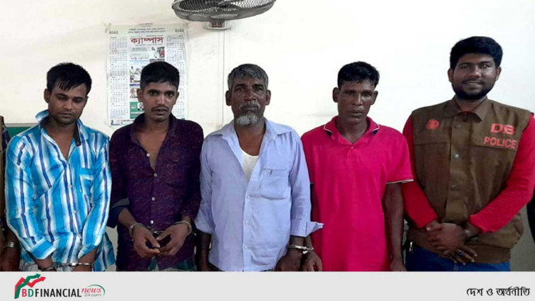 অটোরিকশা ছিনতাই চক্রের ৪ সদস্য ডিবির জালে