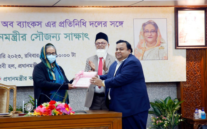 মাননীয় প্রধানমন্ত্রীর আশ্রয়ণ প্রকল্পে পদ্মা ব্যাংকের অনুদান প্রদান