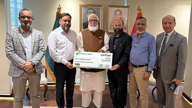 আবাহনী লিমিটেডকে ১ কোটি টাকা দিল ক্রাউন সিমেন্ট