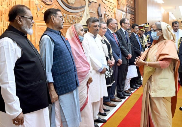ত্রিদেশীয় সফরে প্রধানমন্ত্রীর ঢাকা ত্যাগ