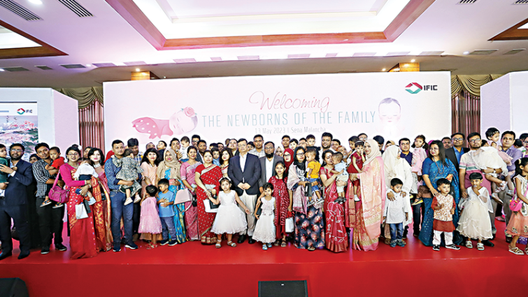 আইএফআইসি ব্যাংকের কর্মীদের শিশুদের সম্মাননা প্রদান