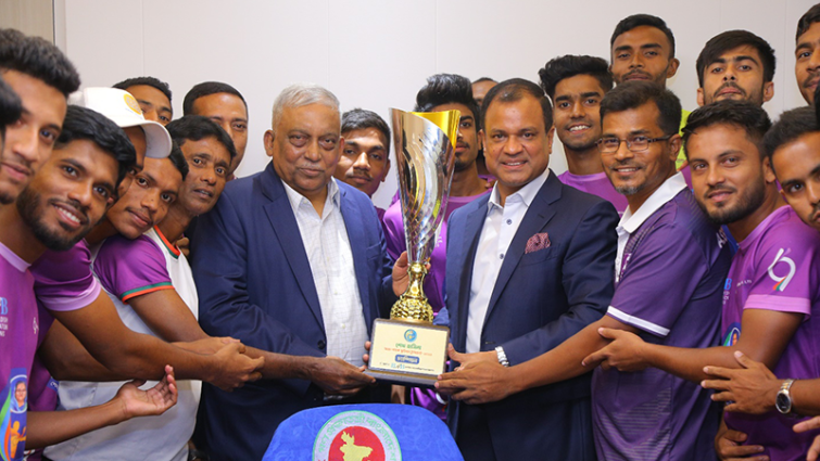 স্বরাষ্ট্রমন্ত্রীর সঙ্গে চ্যাম্পিয়ন ইউনিয়ন ব্যাংক দলের সাক্ষাৎ