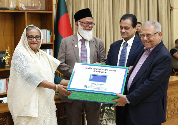 প্রধানমন্ত্রীর ত্রান তহবিলে ৭৫হাজার পিস কম্বল অনুদান দিয়েছে মার্কেন্টাইল ব্যাংক